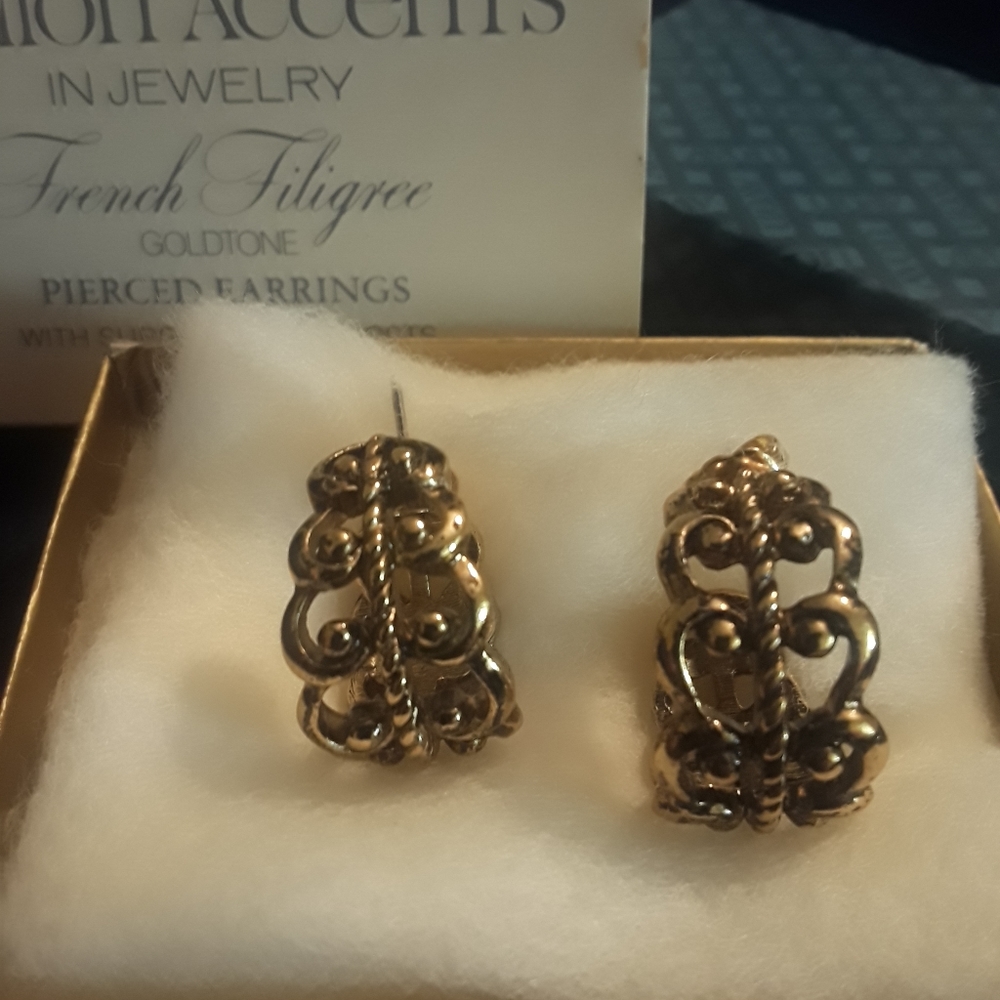 Vintage Avon French Filigree half hoops gold tone